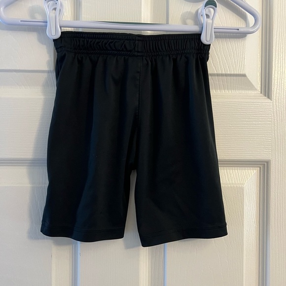 Under Armour Black Athletic Shorts Lightweight Breathable - Picture 3 of 3